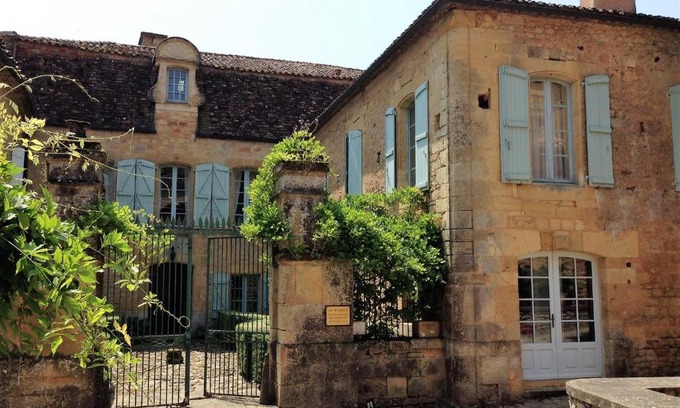 Biron Bed & Breakfast | Le Prieuré du Château de Biron