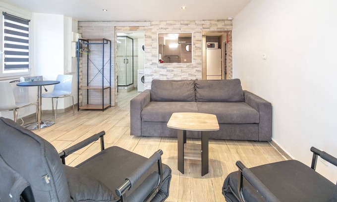 Saint-Geoire-en-Valdaine Apartment | Le Refuge de Valdaine - Joli studio climatisé