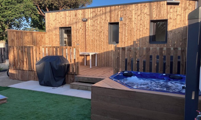 Olonne-sur-Mer House | Le refuge Sablais" vacation home with air conditioning and jacuzzi