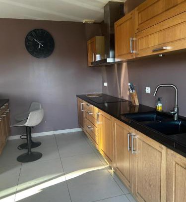 Janneyrias Apartment | le relai du parking fute