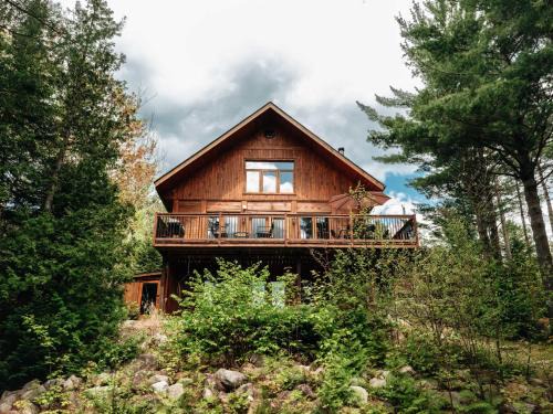 Chertsey Ski Chalet | Le Repos - Warmth of wood and modern decoration