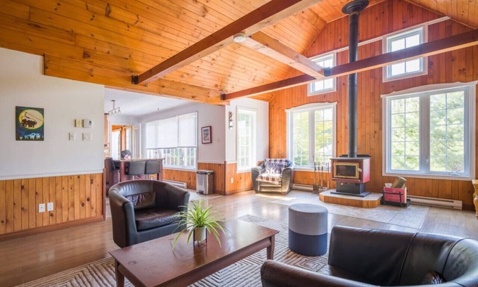St-Adolphe-d'Howard Cottage | Le Rocher St-Joseph – Lakefront Chalet with Spa, Pool & Game Room