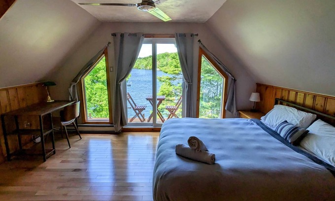 Chertsey Ski Chalet | Le Sanctuaire de L'artisan Luxury Waterfront Accommodation