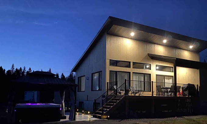 Shannon Ski Chalet | Le Skadi, private spa-Shannon