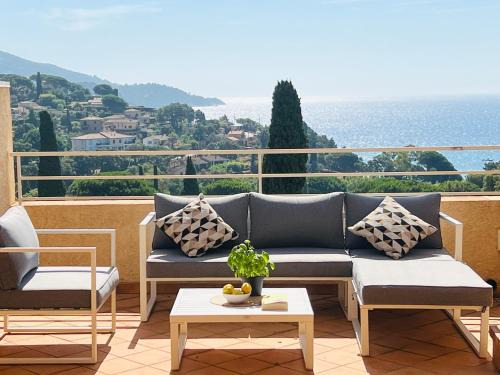 Le Lavandou Apartment | Le Soleil Bleu - Calme, Terrasse et Vue Mer