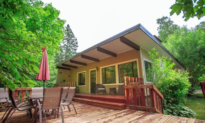 Saint Donat Ski Chalet | Le Sous-Bois Ski in/out + Spa