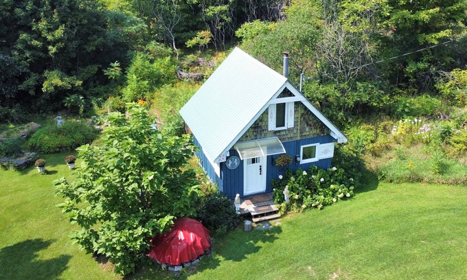 Tay Valley Cabin | Le Temps Perdu: 88 Acre Wilderness Park between Historic Westport and Perth
