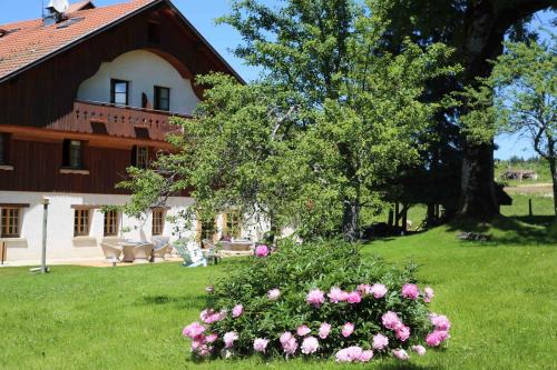 Verrieres-de-Joux Hotel | Le Tillau