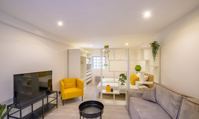 Saint-Quentin Apartment | Le Tournesol - Charmant Apt 4 personnes