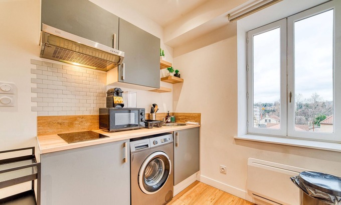 La Demi - Lune Apartment | Le Victor Hugo - T2 cosy Horloge et Gare Tassin