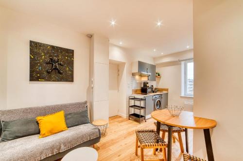 Tassin-la-Demi-Lune Apartment | Le Victor Hugo - T2 cosy Horloge-Tassin