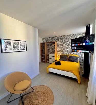 Montlucon Apartment | Le Victor Hugo & son jardin