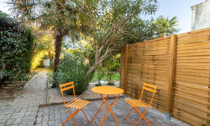 Tarbes Apartment | Le Vintage - One Bedroom Apartment, Sleeps 2