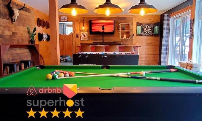 Shannon Ski Chalet | Le Western Spa Sauna Bar Billlard