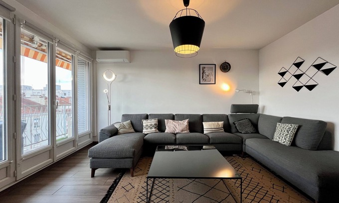 Zola - Pressense Apartment | LE ZOLA with balcony and parking, close to amenities and quiet location