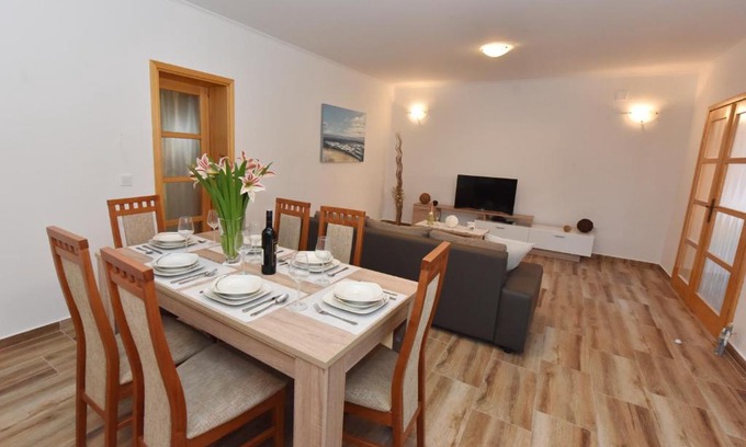 Sibenik Apartment | LEA