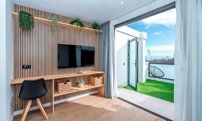 Llano del Moro Apartment | Lea´s Modern Attic Escape with Peaceful Terrace