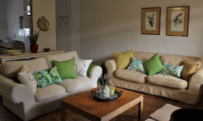Rondebosch Apartment | Leafy Green, homely 2 bedroom ground floor apartment