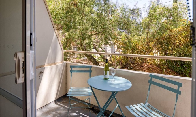 West Perth Apartment | Leafy Inner city Nest near Lively Leederville
