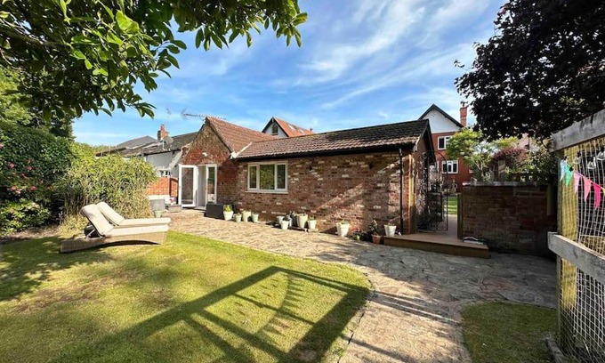 Lytham St. Anne's House | Leafy lodge in Lytham