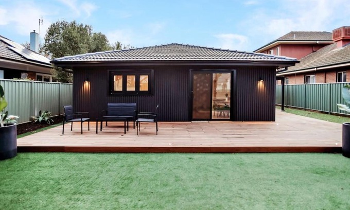 Benalla West House | Leafy Retreat - Benalla