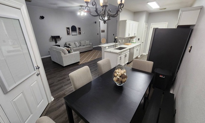 League City House | League City 3/2 Home with direct Jogging Path access to Grocery Store