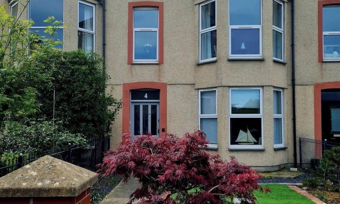 Penmaenmawr House | Leamington Beach Villa