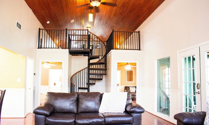 La Grange Cabin | Leaning Pines Lodge, Sleeps 10, Double Cabins in the woods, 30 min to Round Top