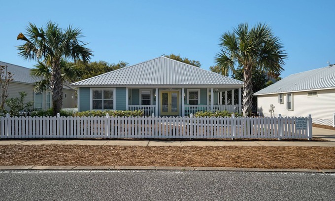 Clipper Cove Cottage | Leap Of Faith-Near Gulf - Beach Set up - Contactless entry