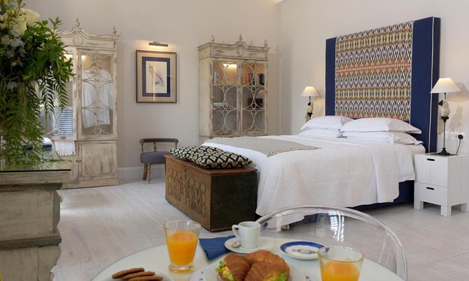 Old Town Apartment | Lear Liston Suite