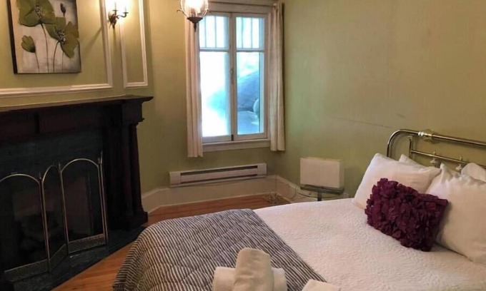 Waterford Valley Apartment | Leaside Executive Two-Bedroom Apartment