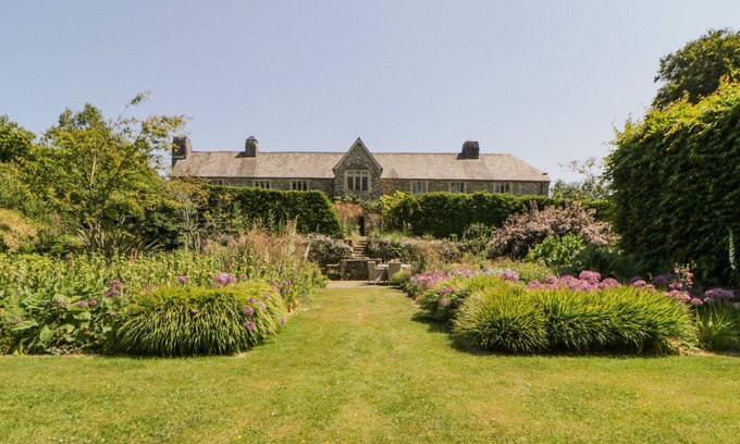 Clearbrook House | LEAT HOUSE AT SORTRIDGE MANOR, pet friendly in Horrabridge