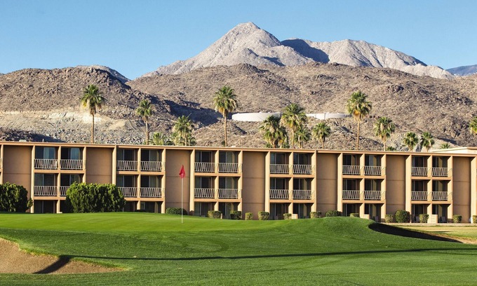 Palm Springs Resort | Leave your worries at the door!