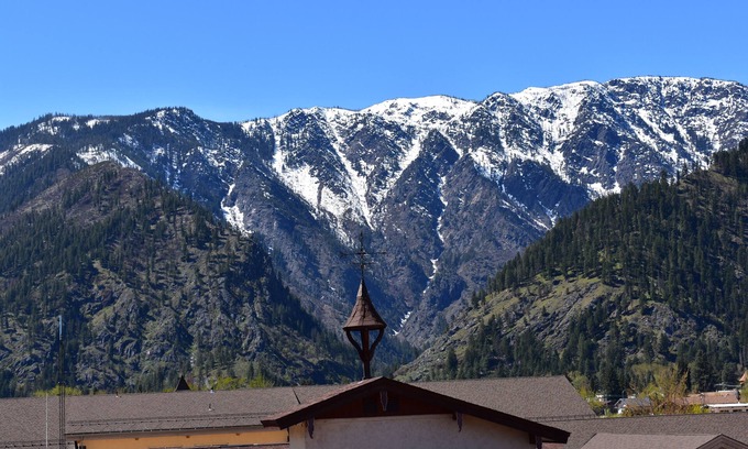 Leavenworth Condo | Leavenworth Vacation Rental, Luxury , Downtown, Amazing Mountain View Condo,