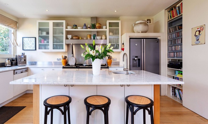 West Putney House | Leaves and Lullabies, by Veeve