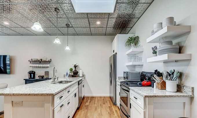 Lebanon Apartment | Lebanon Loft | on the Downtown Square
