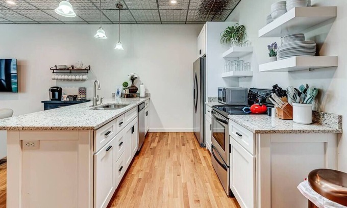 Lebanon Apartment | Lebanon Loft on the Downtown Square