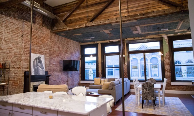Shelbyville Apartment | LeCoop Ultra Luxury 2 bed Loft on Bourbon Trail.Close to BuffaloTrace and others