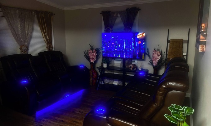 Northside House | LED Lighting Reclining Sofas - Cozy 3 Bedroom Home In Jacksonville fl