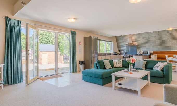 Chipping Campden House | Ledge View - sleeps 6 guests in 3 bedrooms