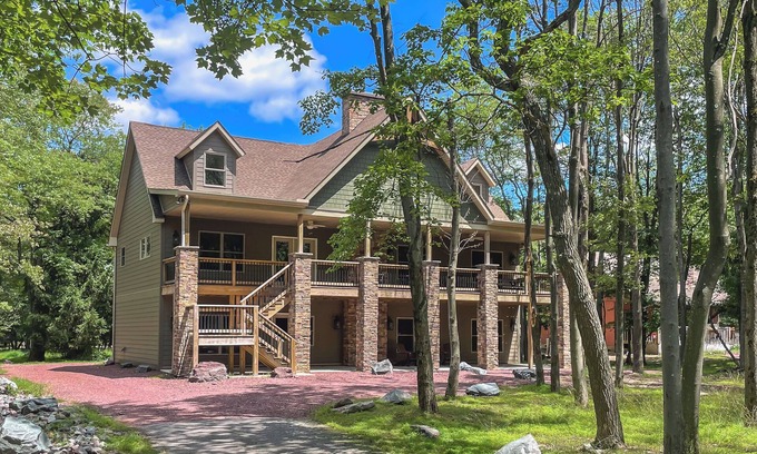Lake Harmony Estates Ski Chalet | Ledgestone Lodge, Private Chalet for Large Group and Family Gatherings near JFBB