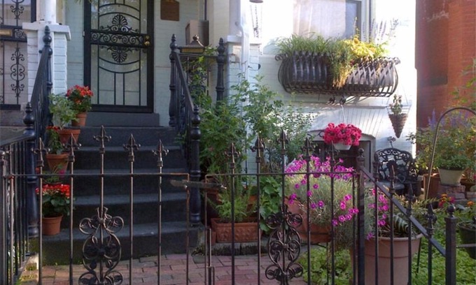 Le Droit Park Bed & Breakfast | Ledroit Park Renaissance Bed and Breakfast