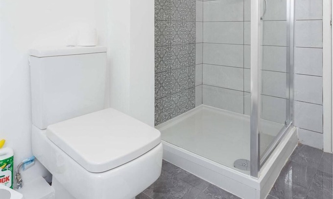 Chapeltown Apartment | Leeds 2 Bedroom Apartment Sleeps 8