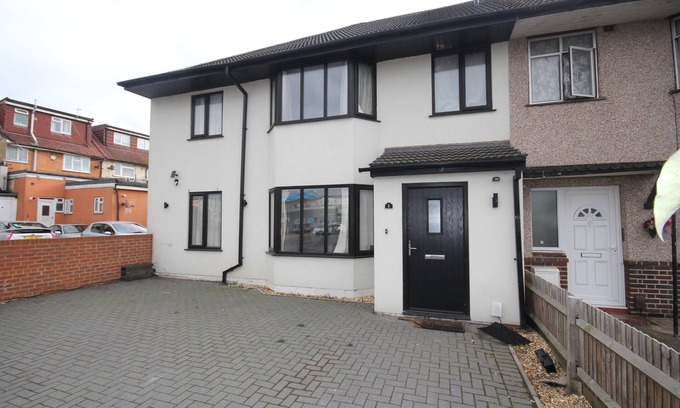 Brunel House | Lees House - 6 Bedrooms House - Entire House -Private Kitchen