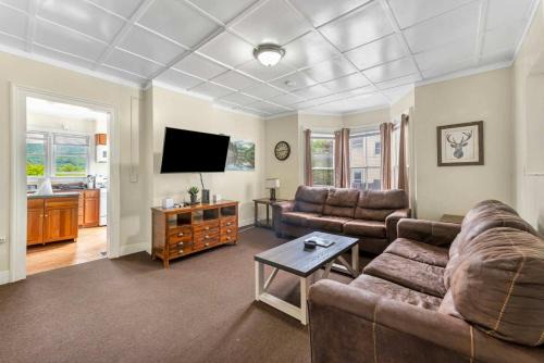 Oneonta House | Left Field All Star Baseball Rentals
