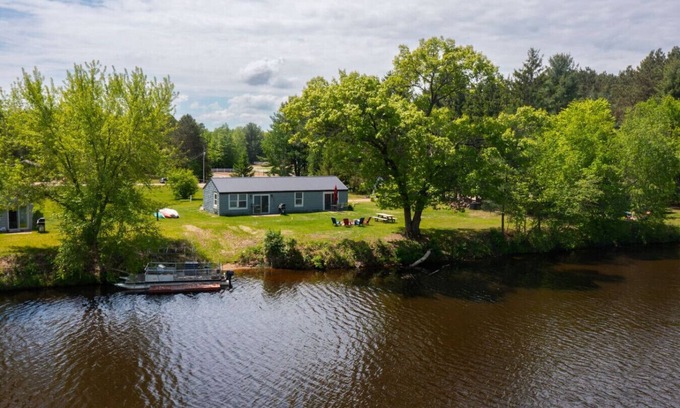 Eau Claire House | Legacy Farm Retreat! Waterfront Cottage 2