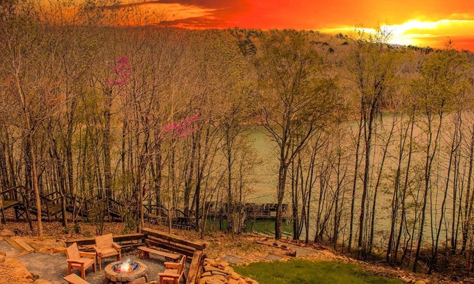 Fairfield Bay House | Legacy Lodge at Fairfield Bay- Direct Lakefront