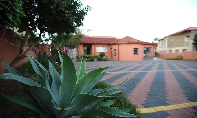 Moses Kotane Bed & Breakfast | Legae La Tshepo