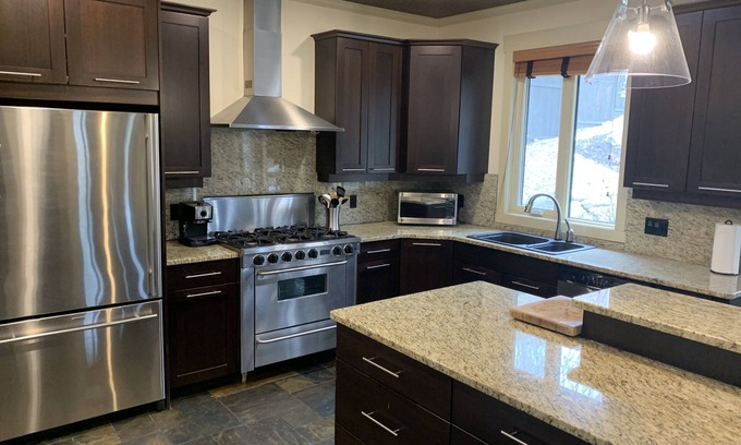 Southwest Mission House | Legal Rental Family Home in Kelowna! Near beaches & private outdoor pool space!