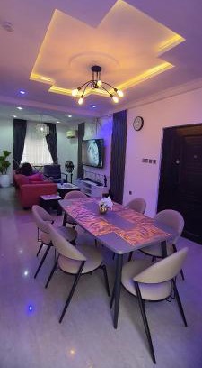 Lekki Phase 1 Apartment | Legend's Court by Daisy's Inn